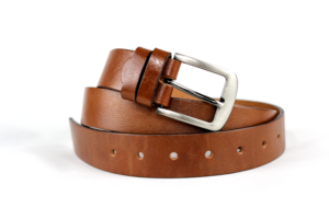 Pasek skórzany w kolorze ciepłego brązu, idealny do butów koniakowych