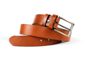 Jasny pasek ze skóry naturalnej, odcień miodowy, klasyczny design